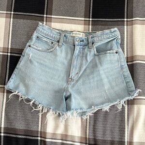 Abercrombie & Fitch High Rise 90’s Relaxed Cutoff short